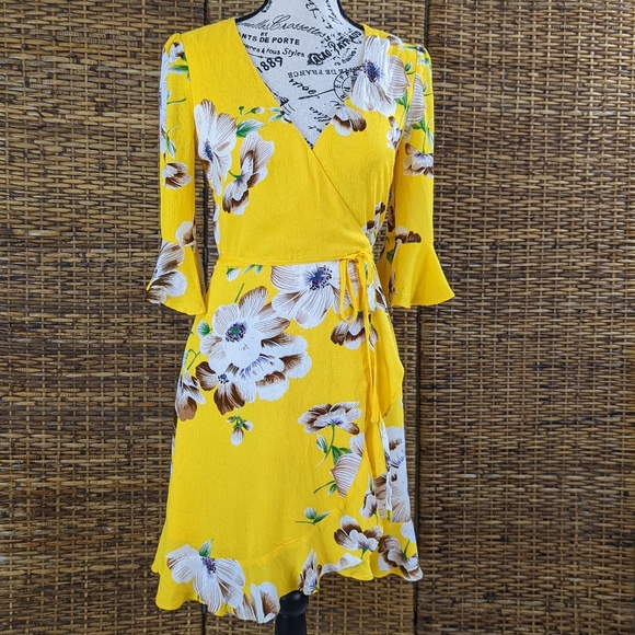 Lulus Dresses & Skirts - [ Lulu's ] Short Flowy True Wrap V-Neck Dress